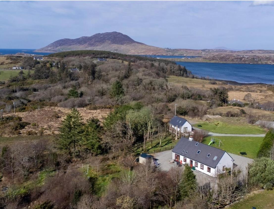 Red Deer Cosy Apartment In Letterfrack Connemara Esterno foto
